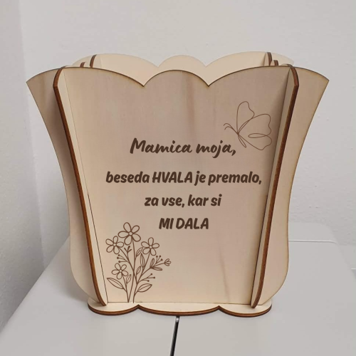 Lesena dekorativna vaza za mamo – unikatno darilo z napisom Lesena dekorativna vaza za mamo – unikatno darilo z napisom